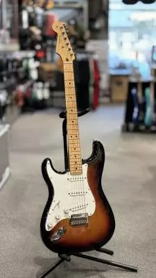 Fender Player Strat - Left Handed Maple 3 Tone Burst